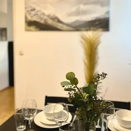 Urbanstays Landstrasse - Center - Near Casino Apartment *